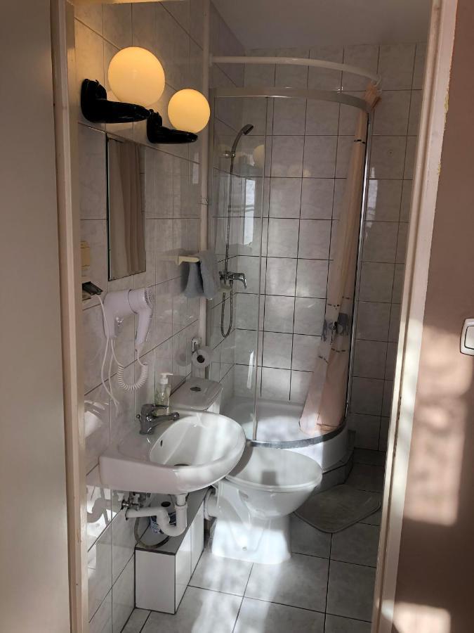 U Szermierzy Hostel Wroclaw Ngoại thất bức ảnh