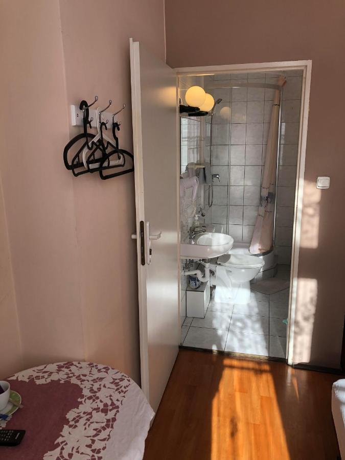 U Szermierzy Hostel Wroclaw Ngoại thất bức ảnh