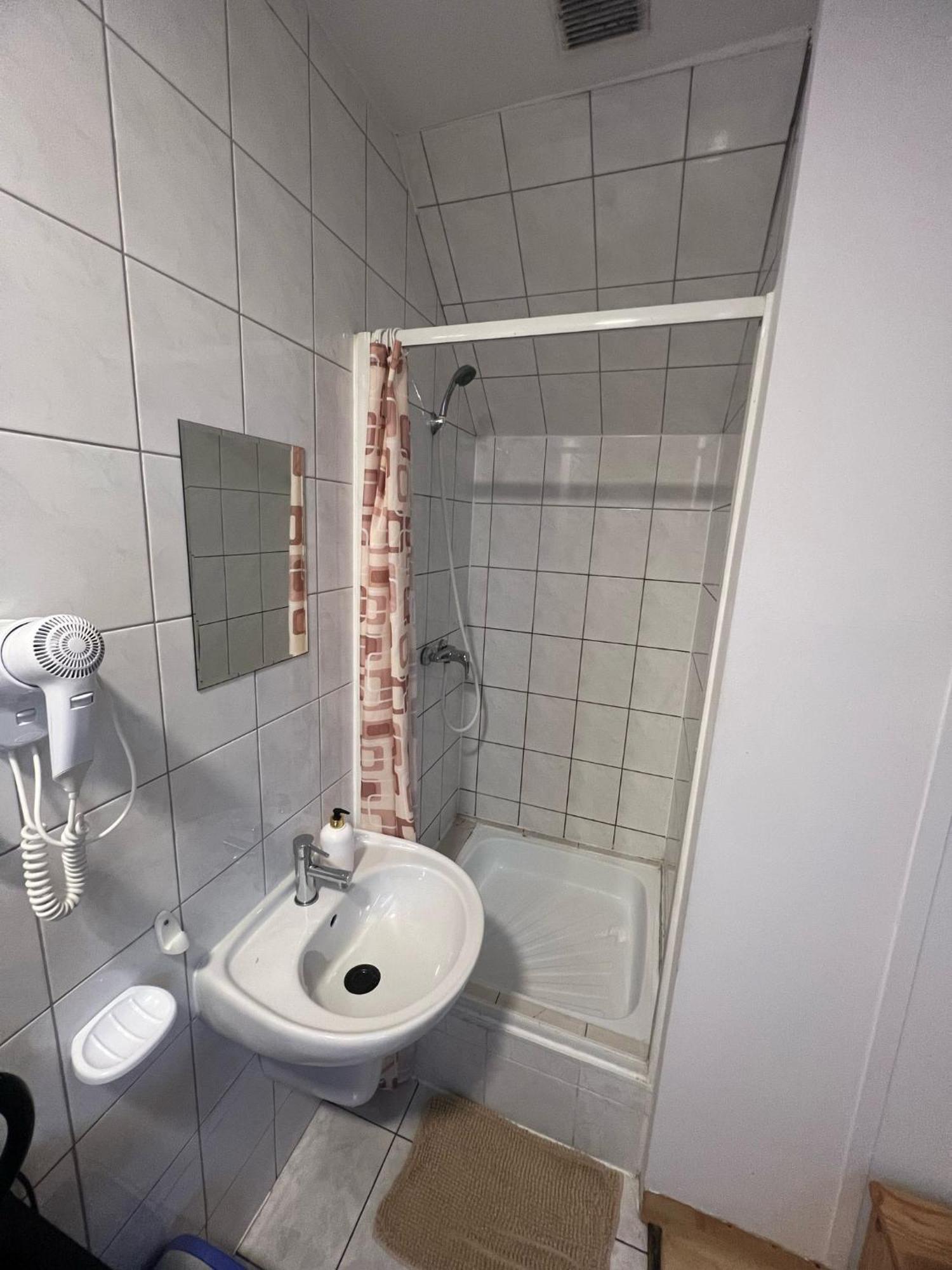 U Szermierzy Hostel Wroclaw Ngoại thất bức ảnh